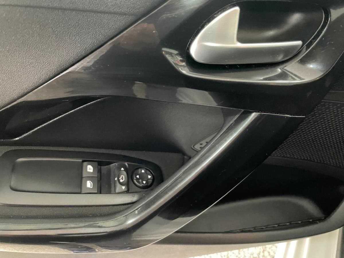 peugeot-208-2018-gasolina-1199cc