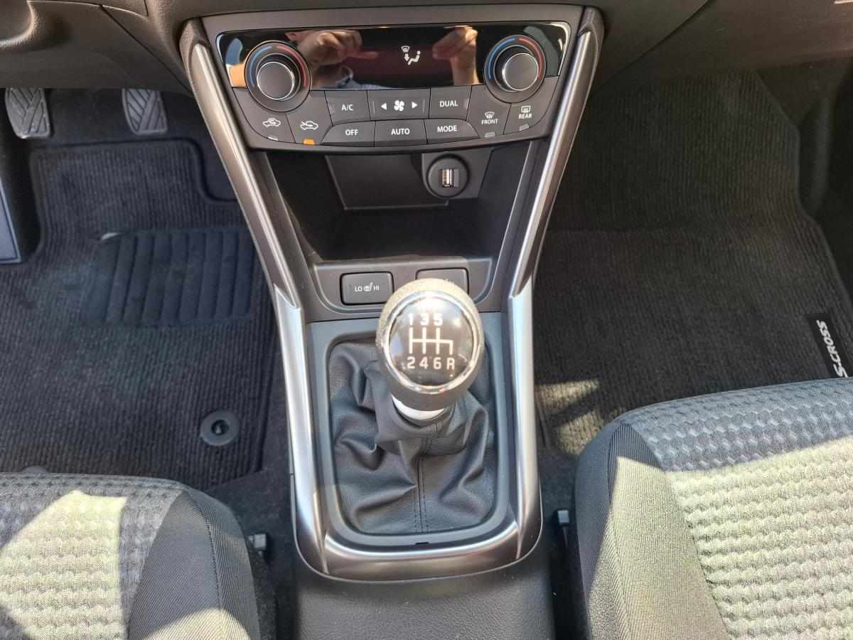 suzuki-sx4-1-4-boosterjet-2023-gasolina-1373cc