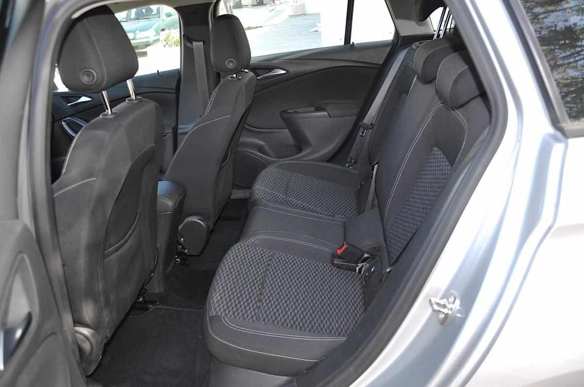 opel-astra-sport-tourer-2017-diesel-1598cc