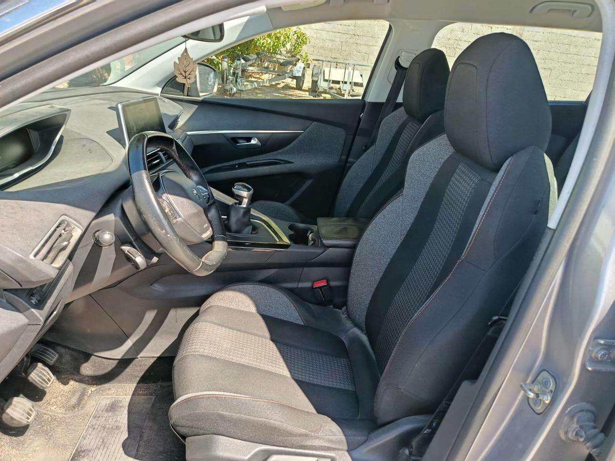 peugeot-5008-2017-diesel-1499cc
