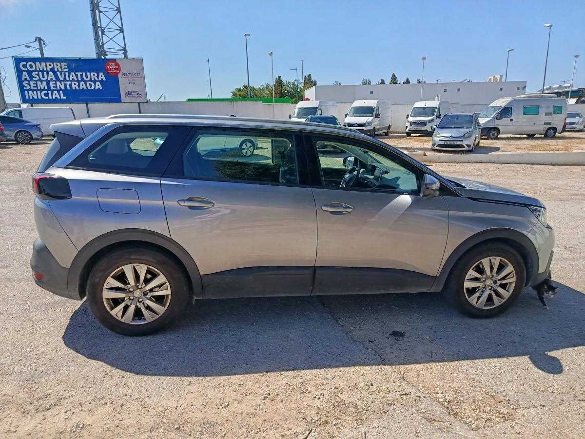 peugeot-5008-2017-diesel-1499cc