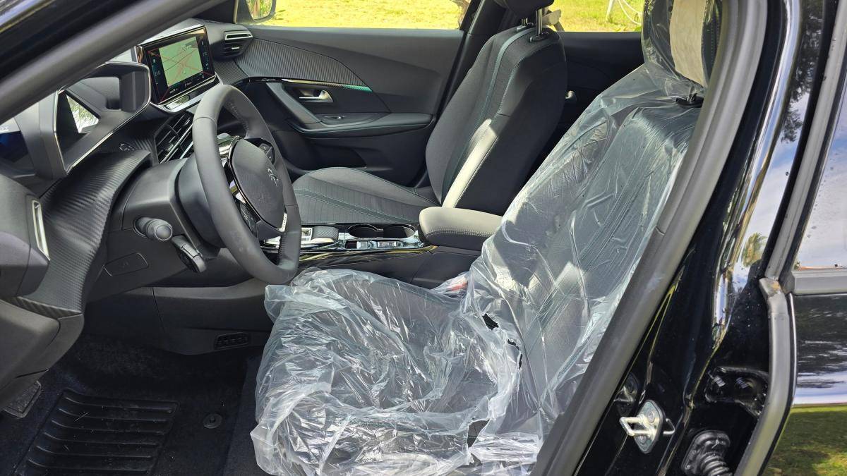 peugeot-2008-2023-eletrico-0cc
