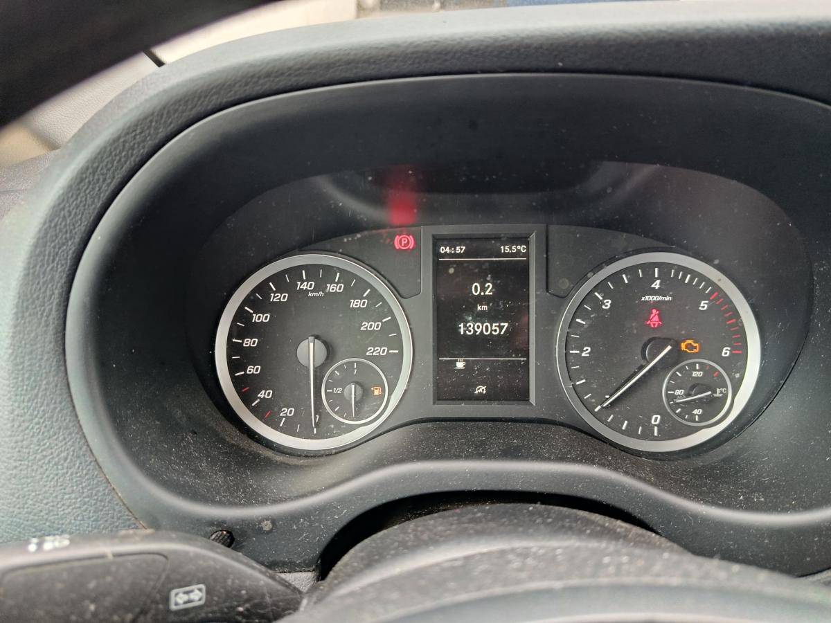 mercedes-benz-vito-2020-diesel-1749cc