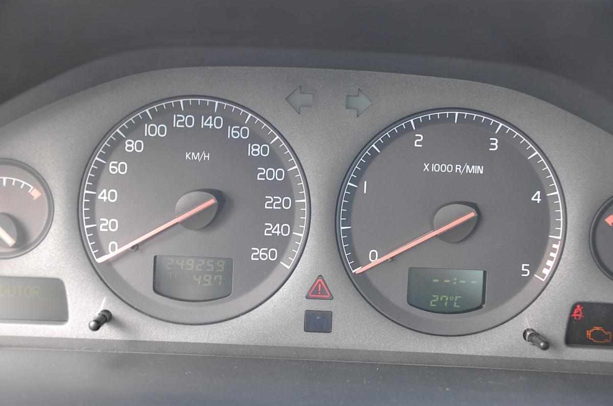 volvo-s60-2004-diesel-2400cc