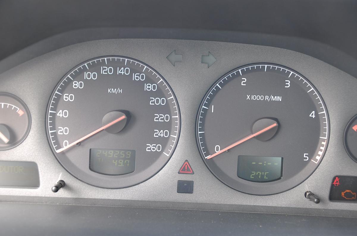 volvo-s60-2004-diesel-2400cc
