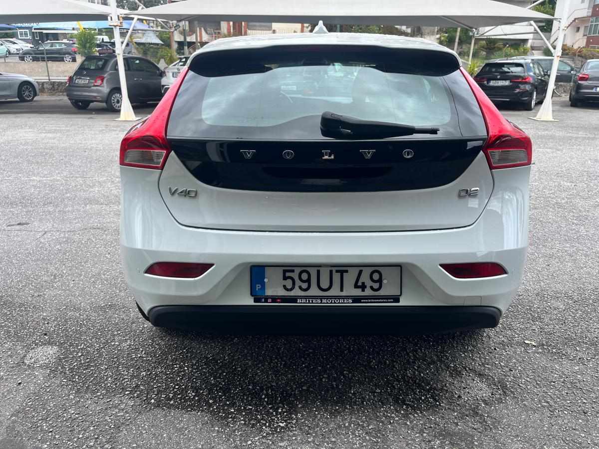 volvo-v40-d2-2018-diesel-1969cc