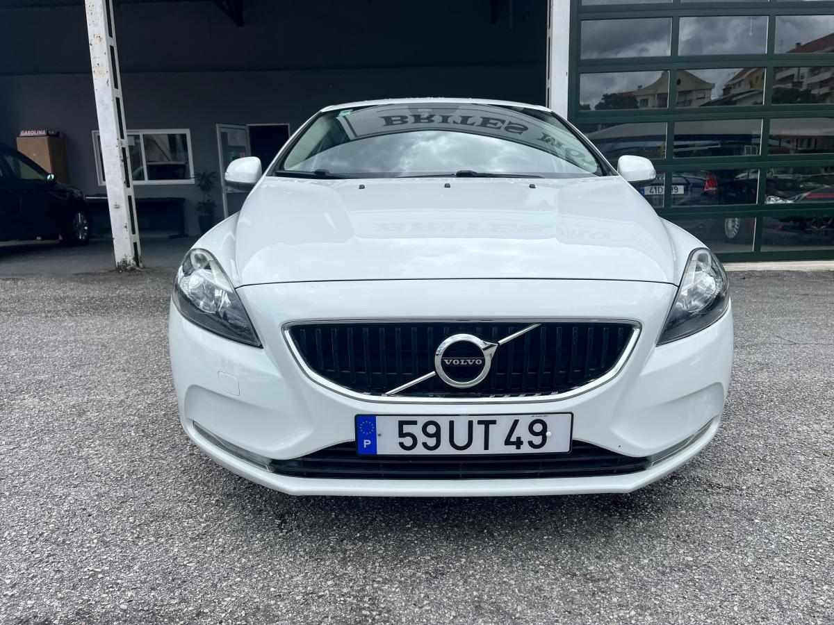 volvo-v40-d2-2018-diesel-1969cc