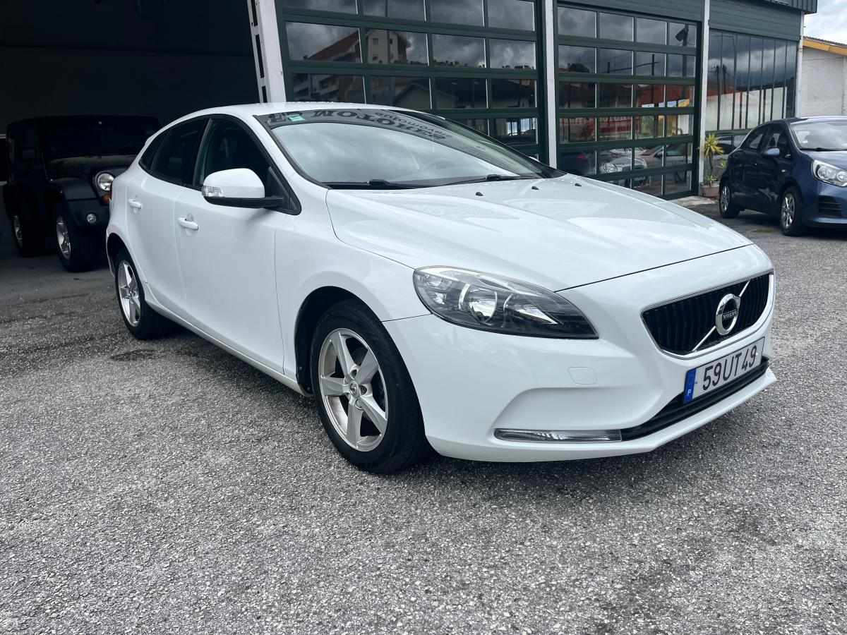 volvo-v40-d2-2018-diesel-1969cc