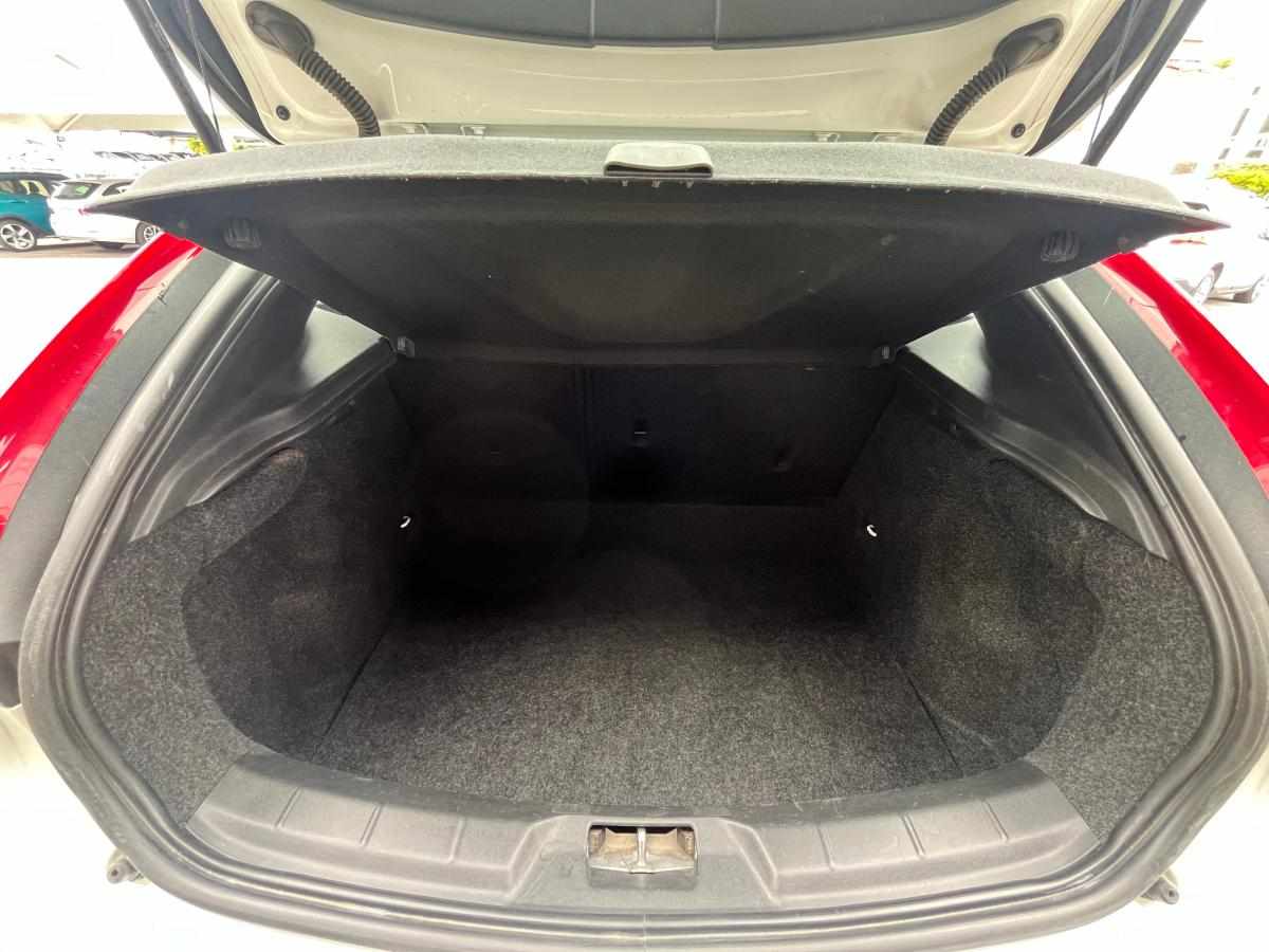 volvo-v40-d2-2018-diesel-1969cc