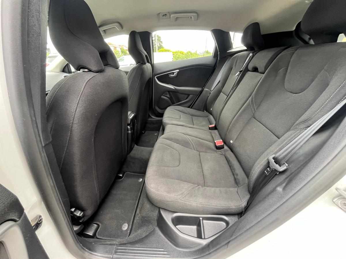 volvo-v40-d2-2018-diesel-1969cc