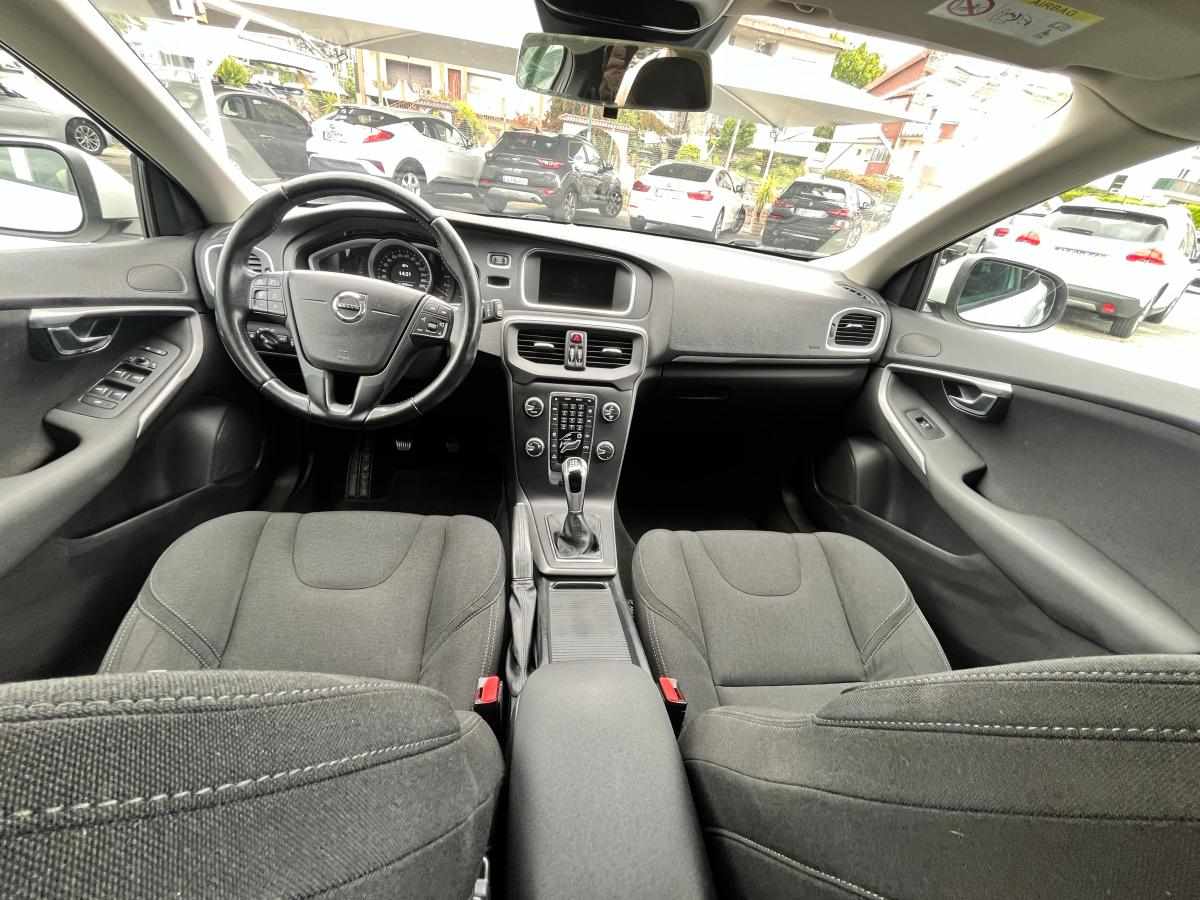 volvo-v40-d2-2018-diesel-1969cc