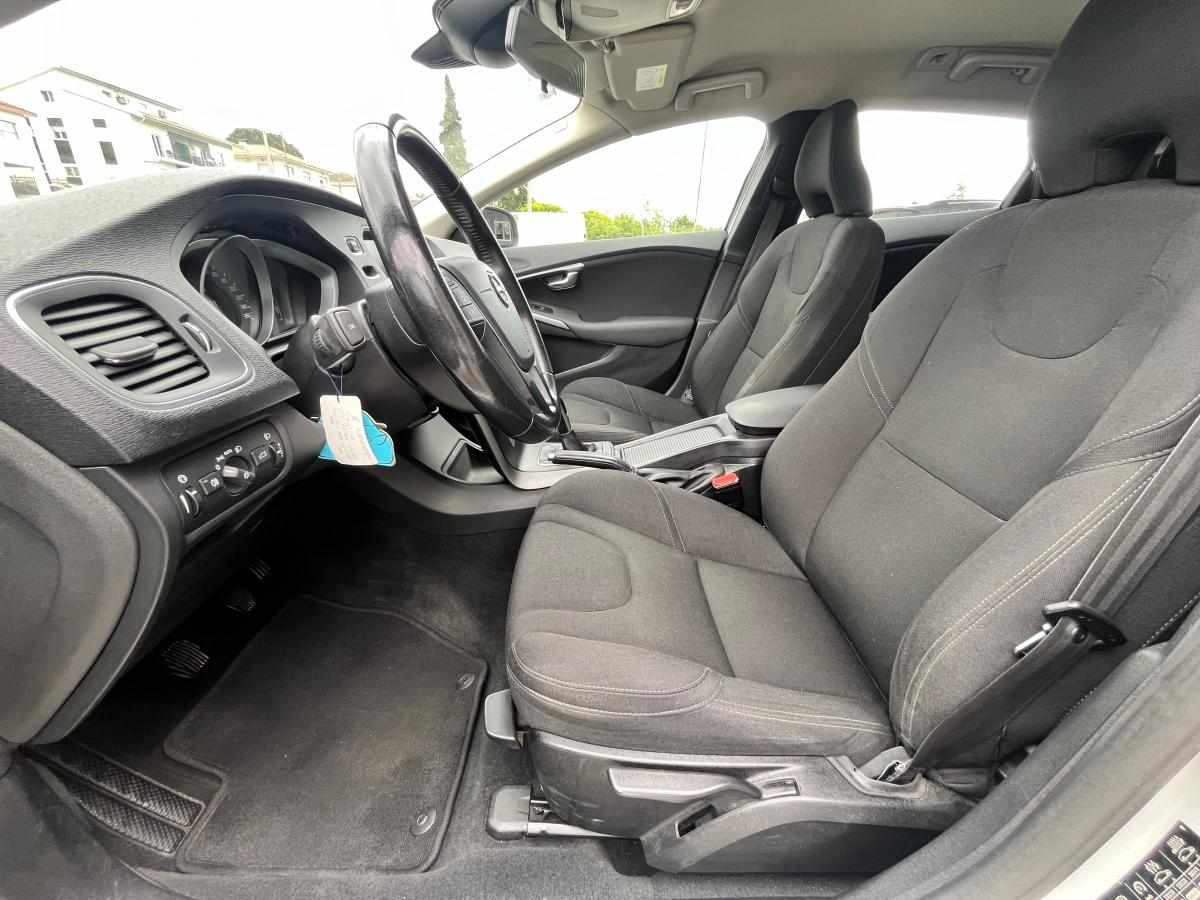 volvo-v40-d2-2018-diesel-1969cc