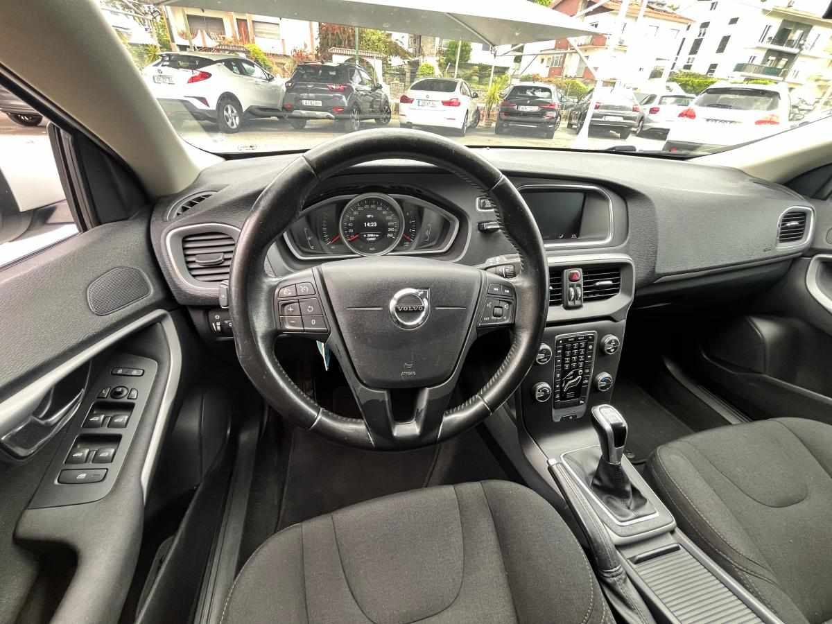 volvo-v40-d2-2018-diesel-1969cc