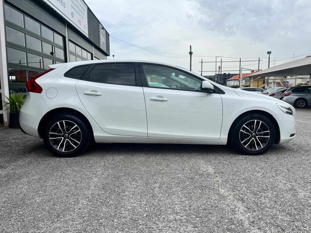 volvo-v40-d2-2016-diesel-1969cc