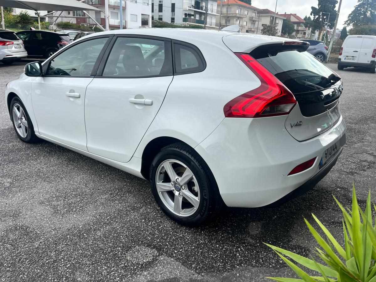 volvo-v40-d2-2015-diesel-1969cc