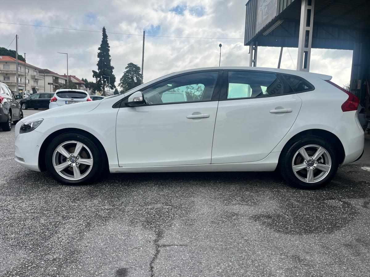 volvo-v40-d2-2015-diesel-1969cc