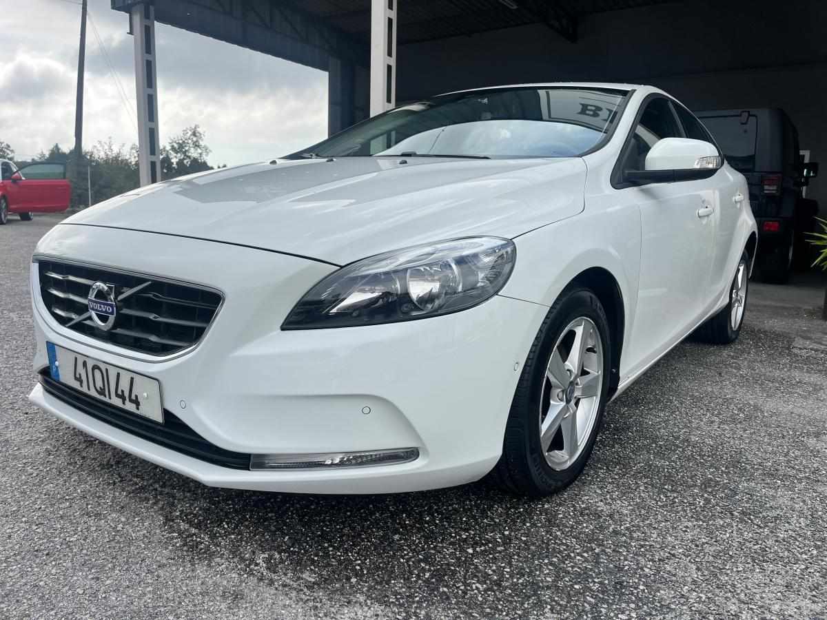 volvo-v40-d2-2015-diesel-1969cc