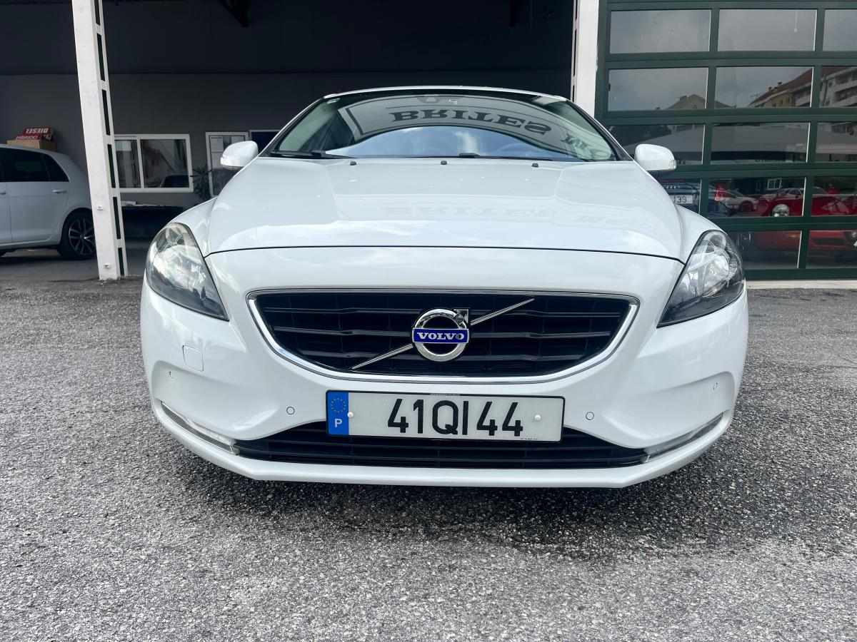volvo-v40-d2-2015-diesel-1969cc