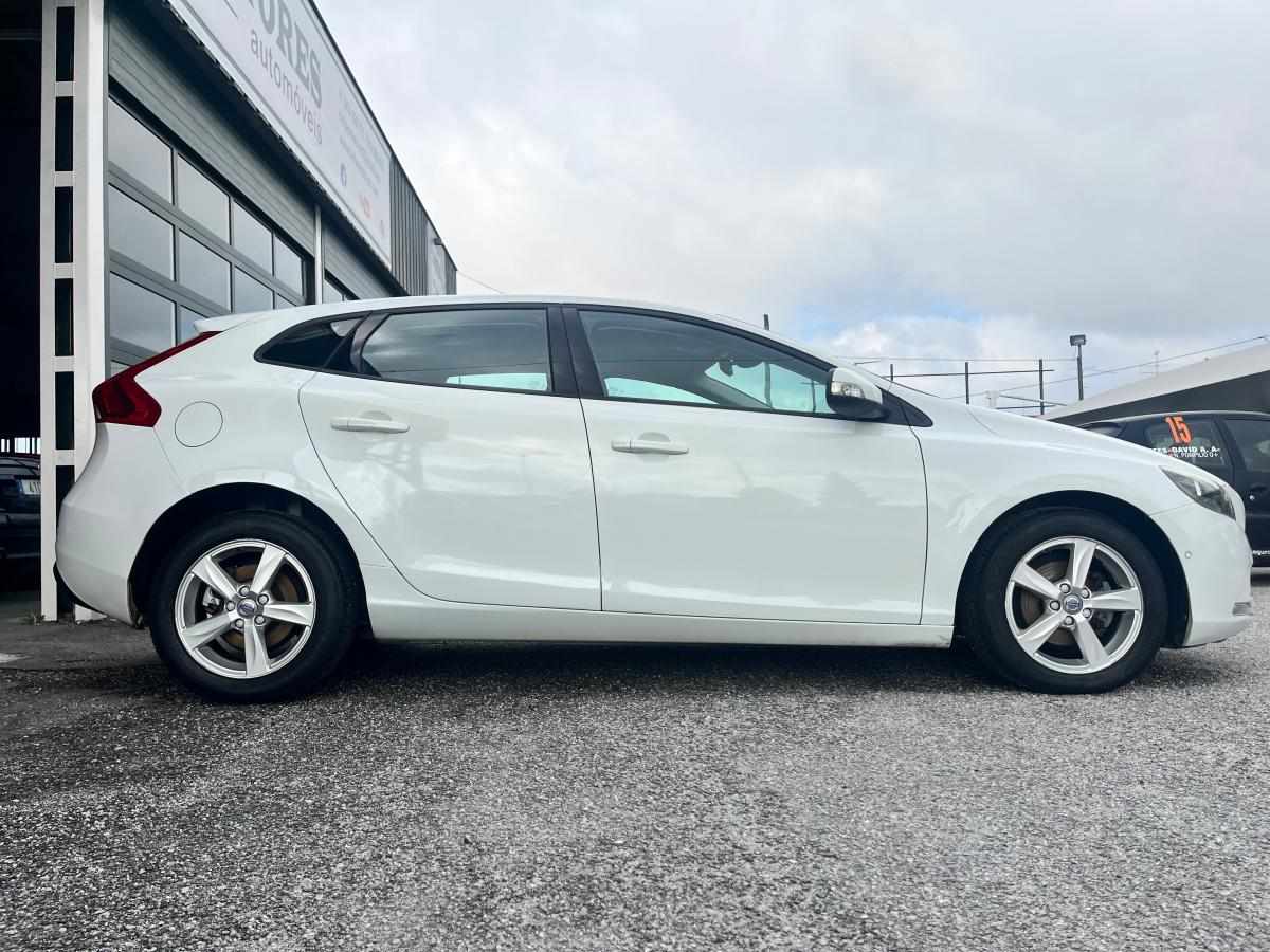 volvo-v40-d2-2015-diesel-1969cc
