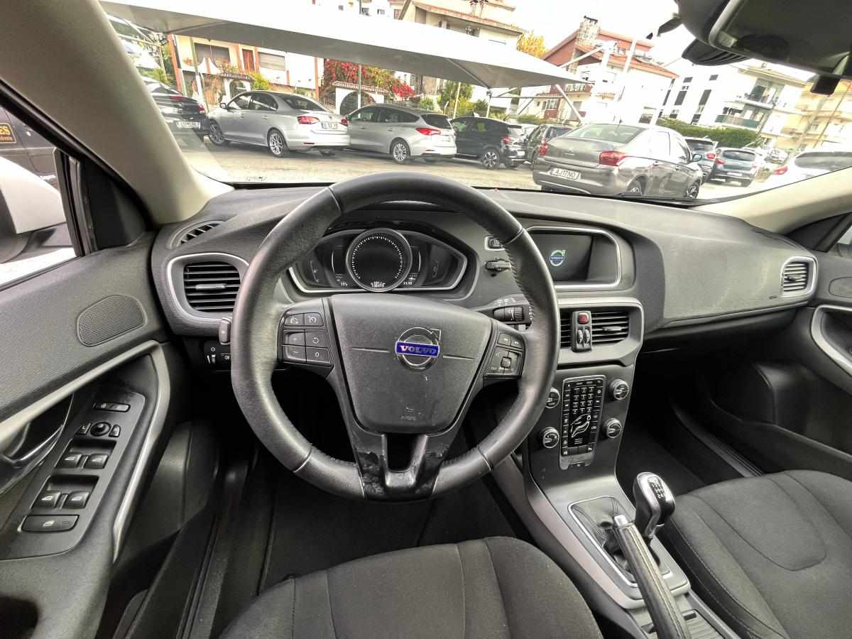 volvo-v40-d2-2015-diesel-1969cc