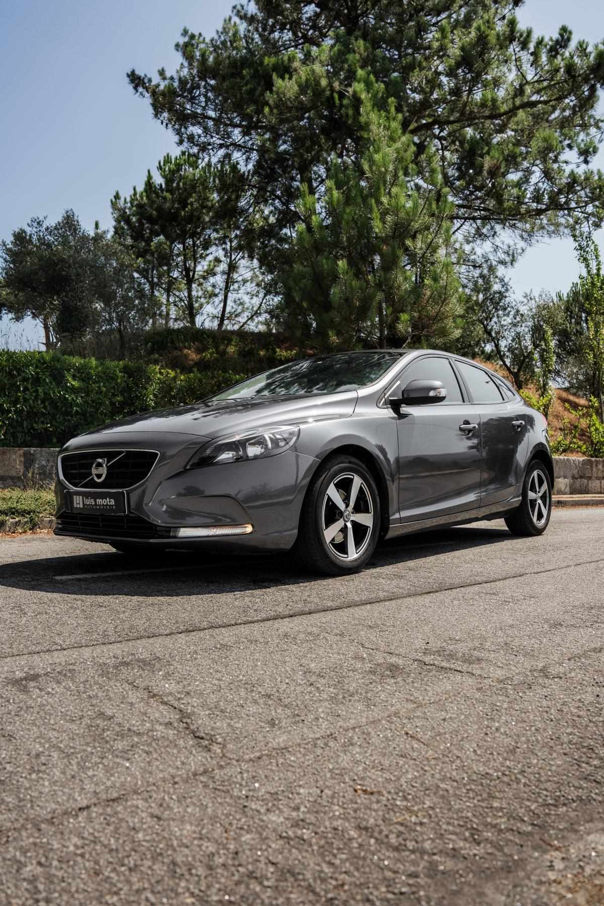 volvo-v40-2014-diesel-1560cc