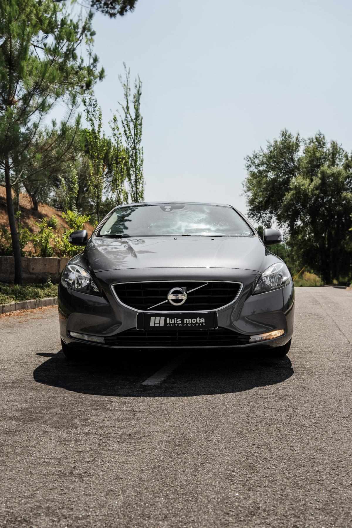 volvo-v40-2014-diesel-1560cc