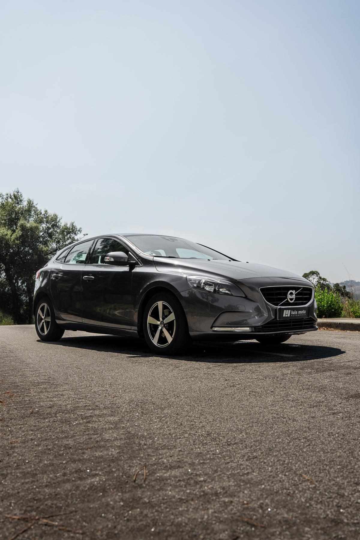 volvo-v40-2014-diesel-1560cc