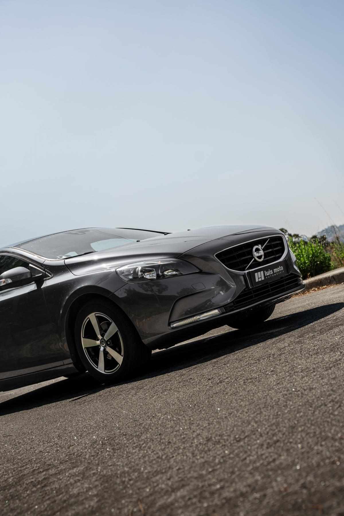 volvo-v40-2014-diesel-1560cc