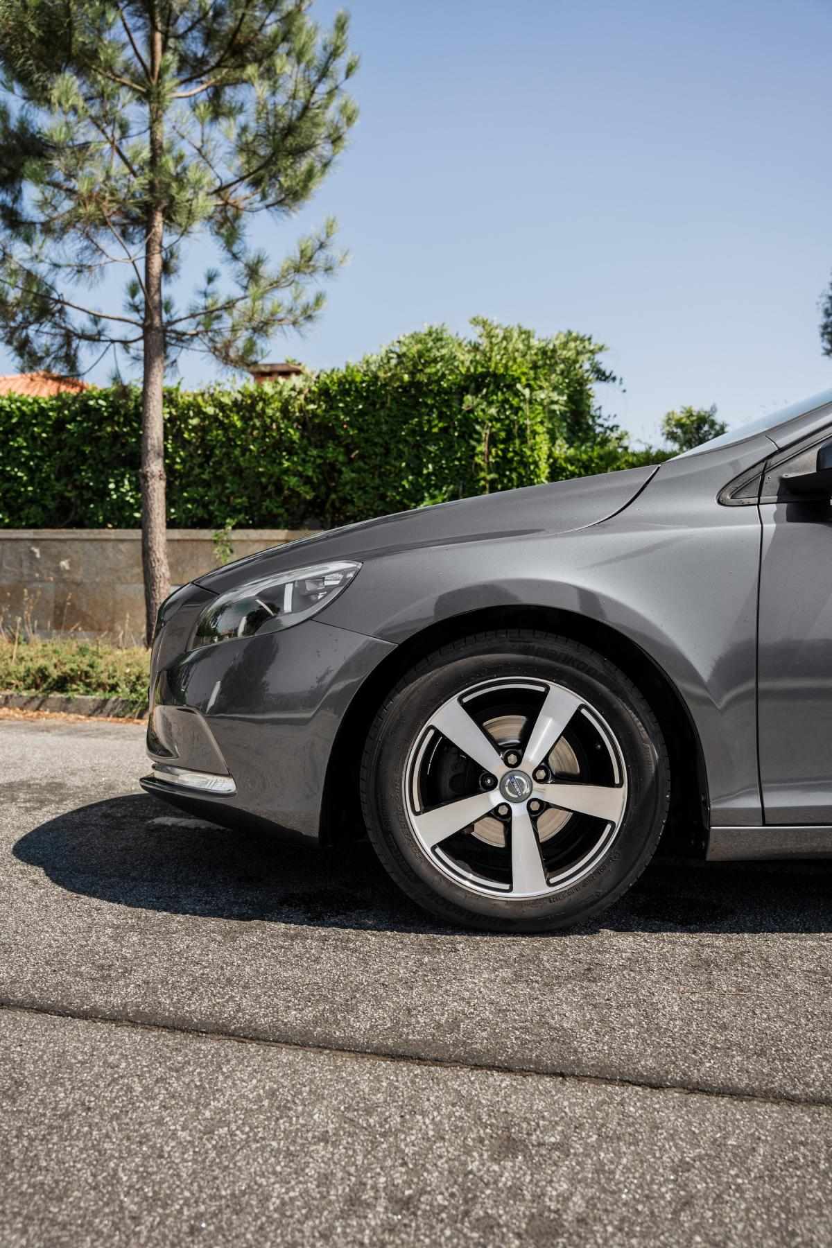 volvo-v40-2014-diesel-1560cc