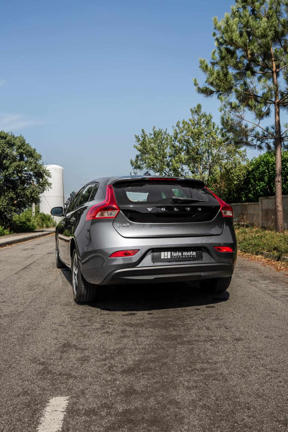 volvo-v40-2014-diesel-1560cc