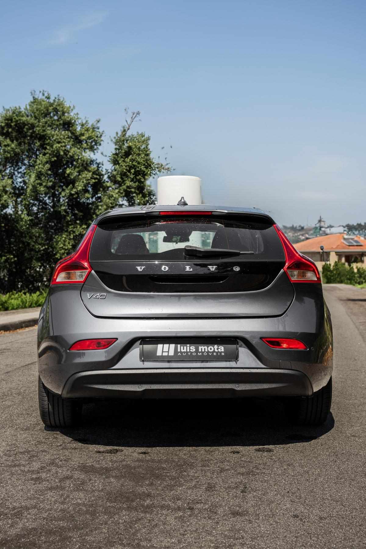 volvo-v40-2014-diesel-1560cc