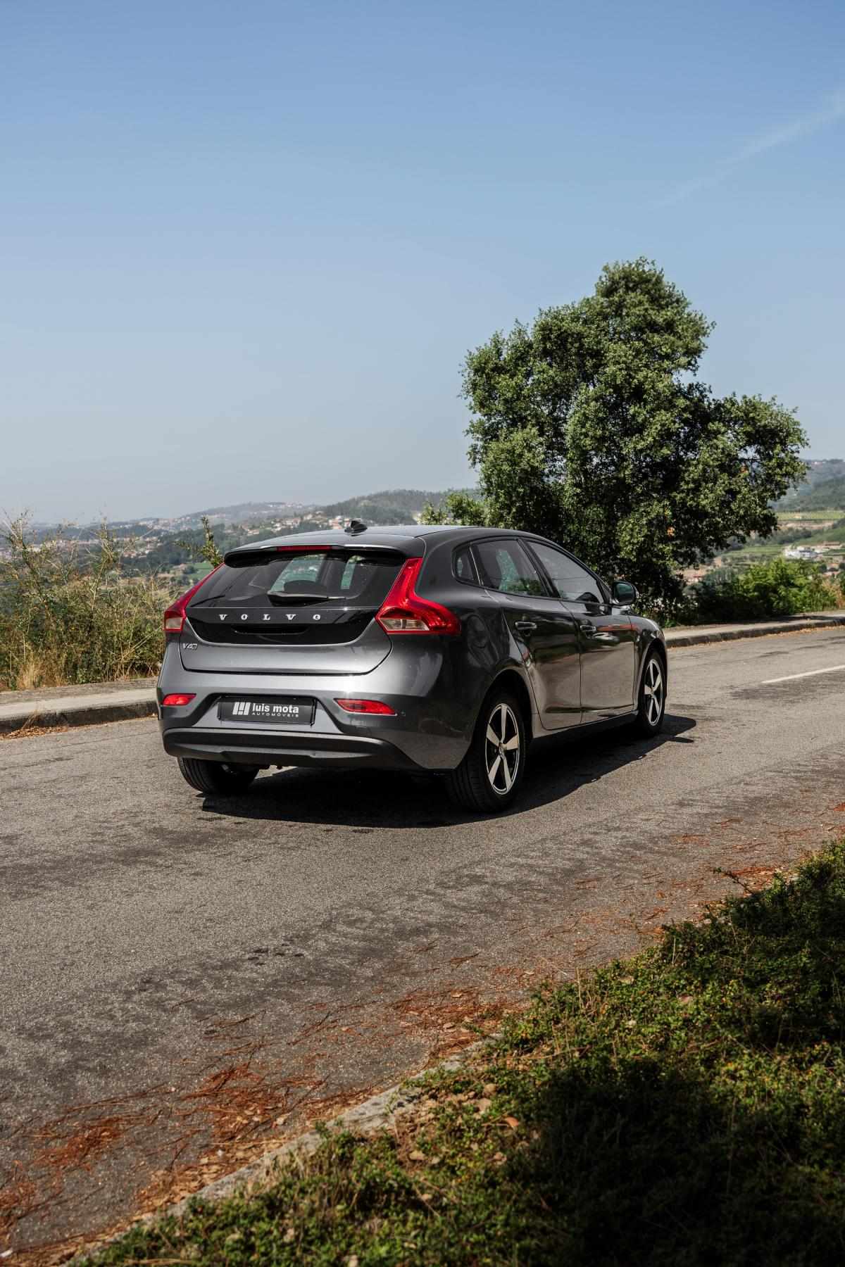 volvo-v40-2014-diesel-1560cc