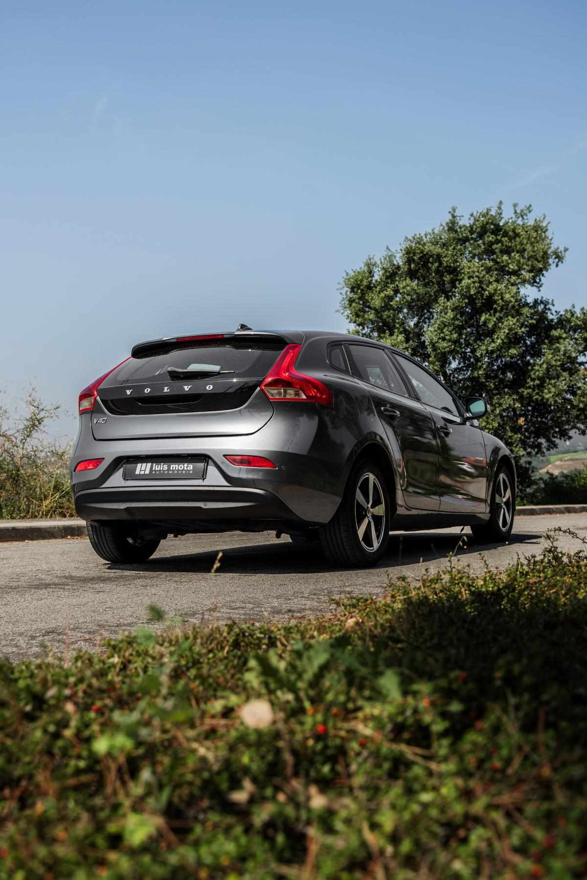 volvo-v40-2014-diesel-1560cc