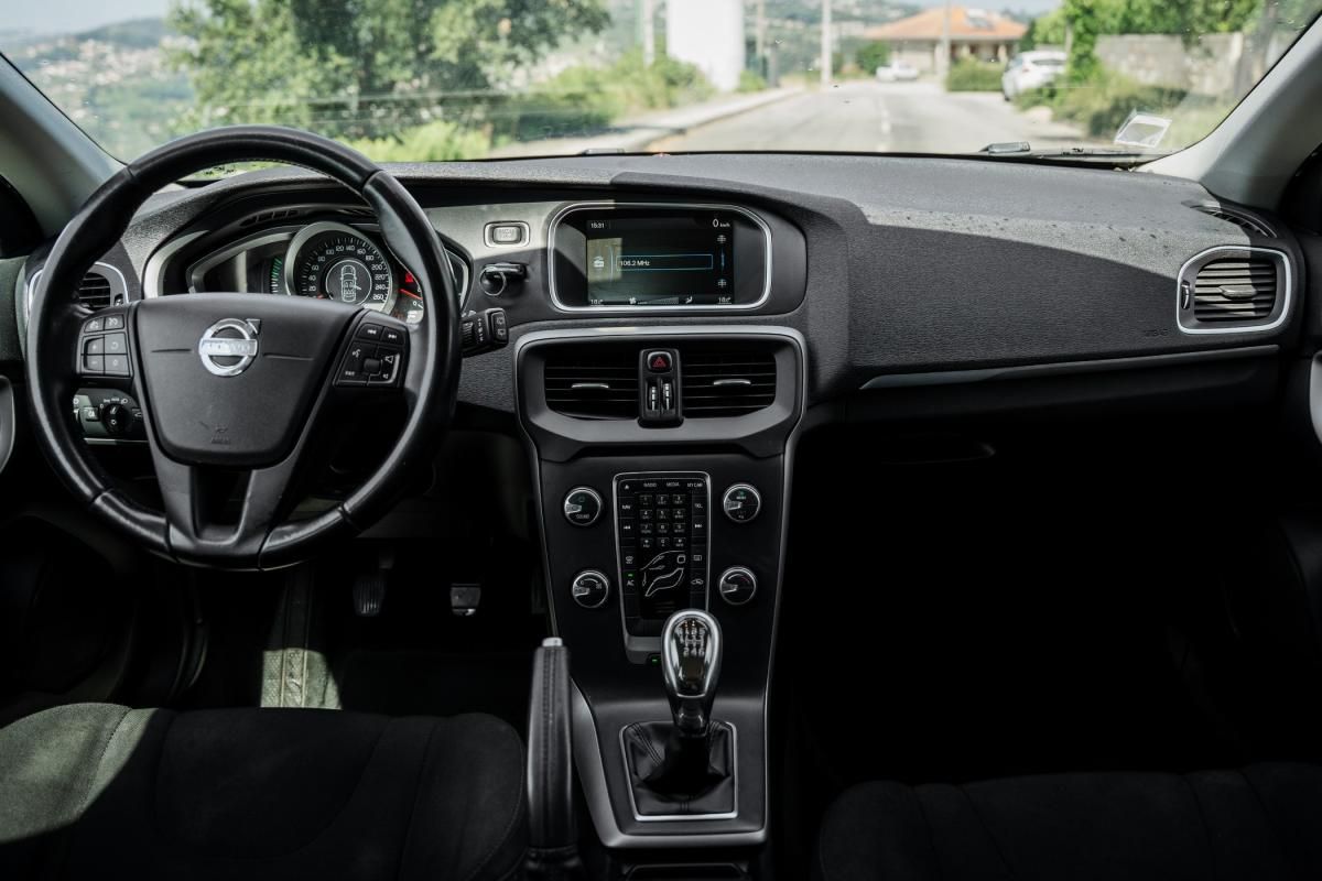 volvo-v40-2014-diesel-1560cc
