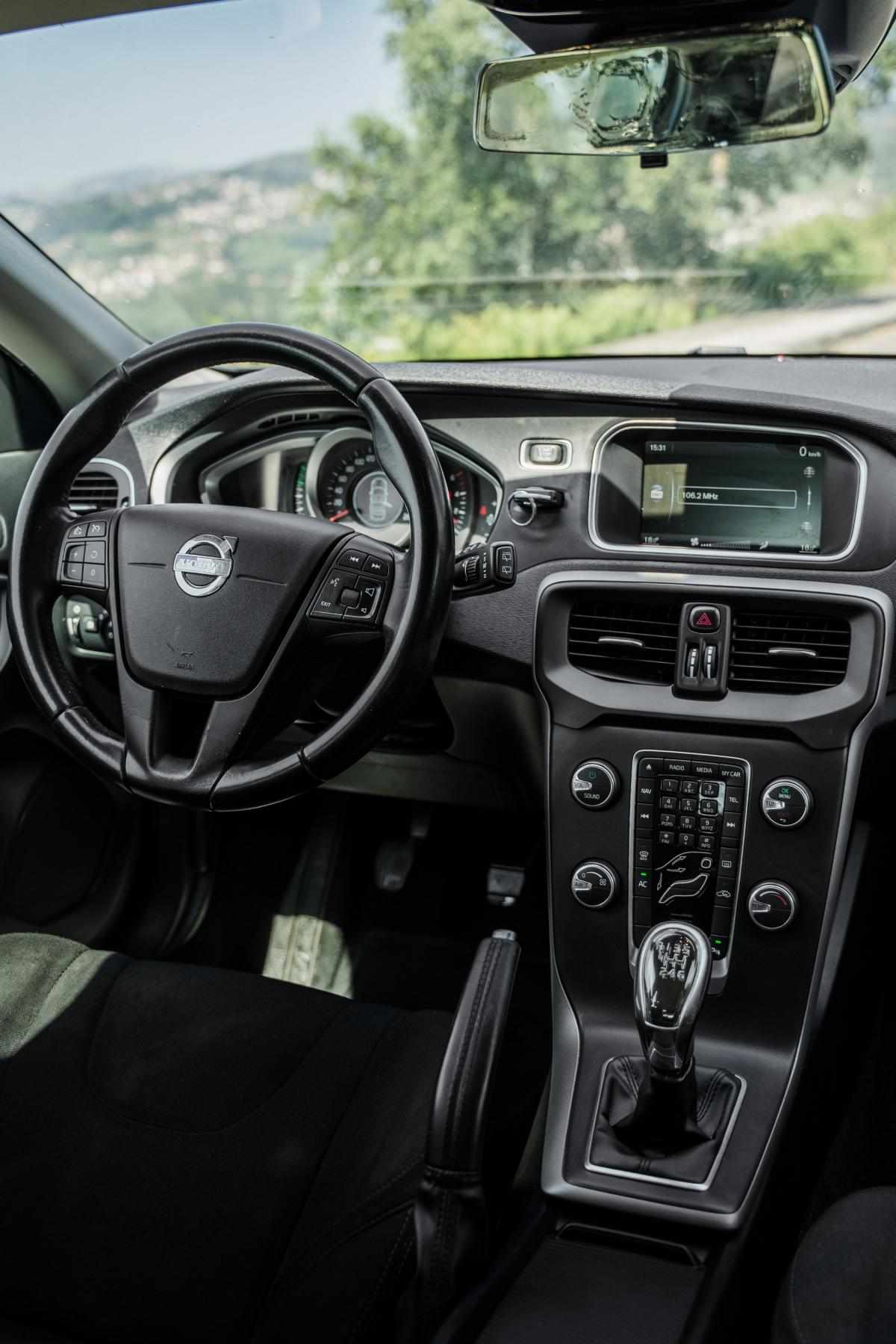 volvo-v40-2014-diesel-1560cc