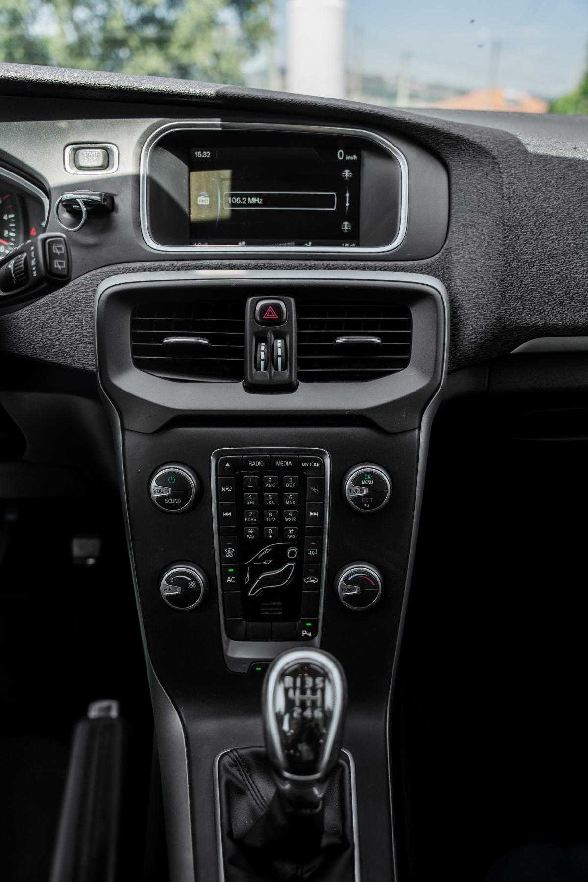 volvo-v40-2014-diesel-1560cc