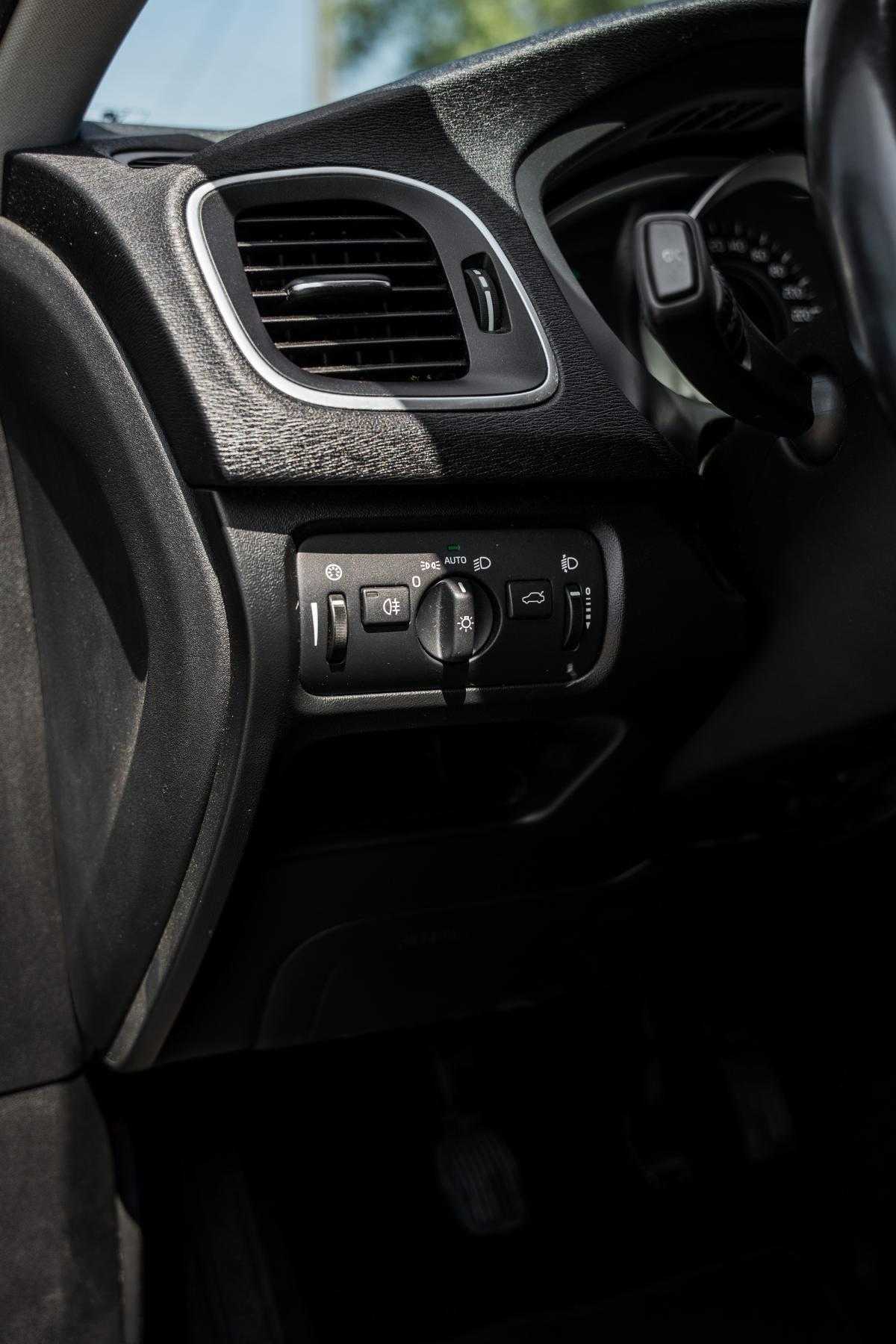 volvo-v40-2014-diesel-1560cc