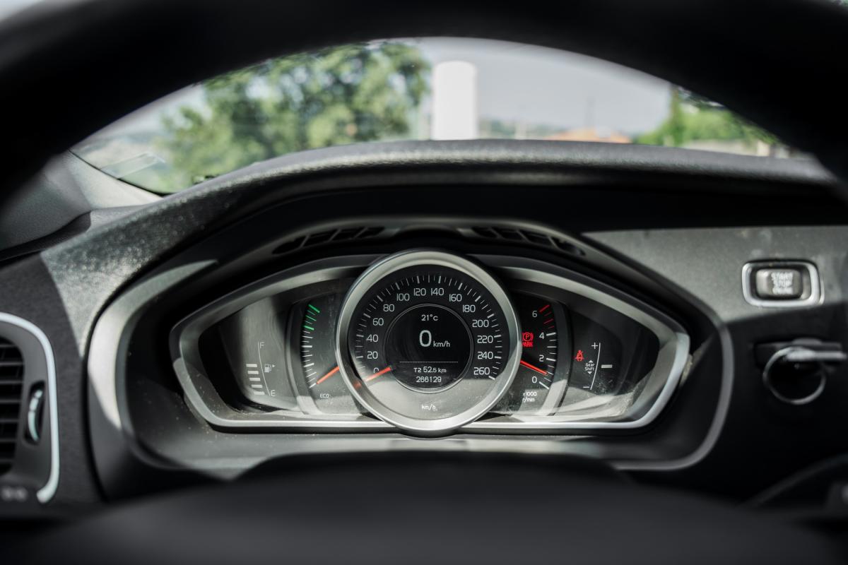 volvo-v40-2014-diesel-1560cc