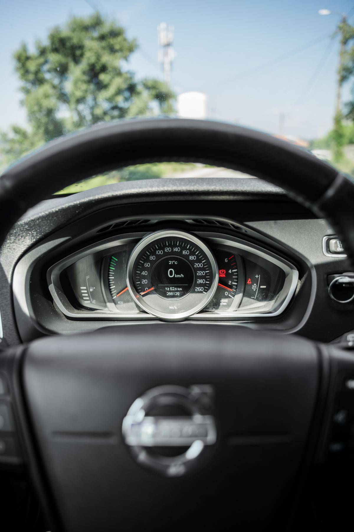volvo-v40-2014-diesel-1560cc
