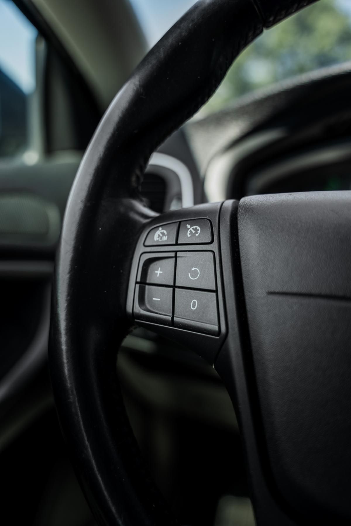 volvo-v40-2014-diesel-1560cc