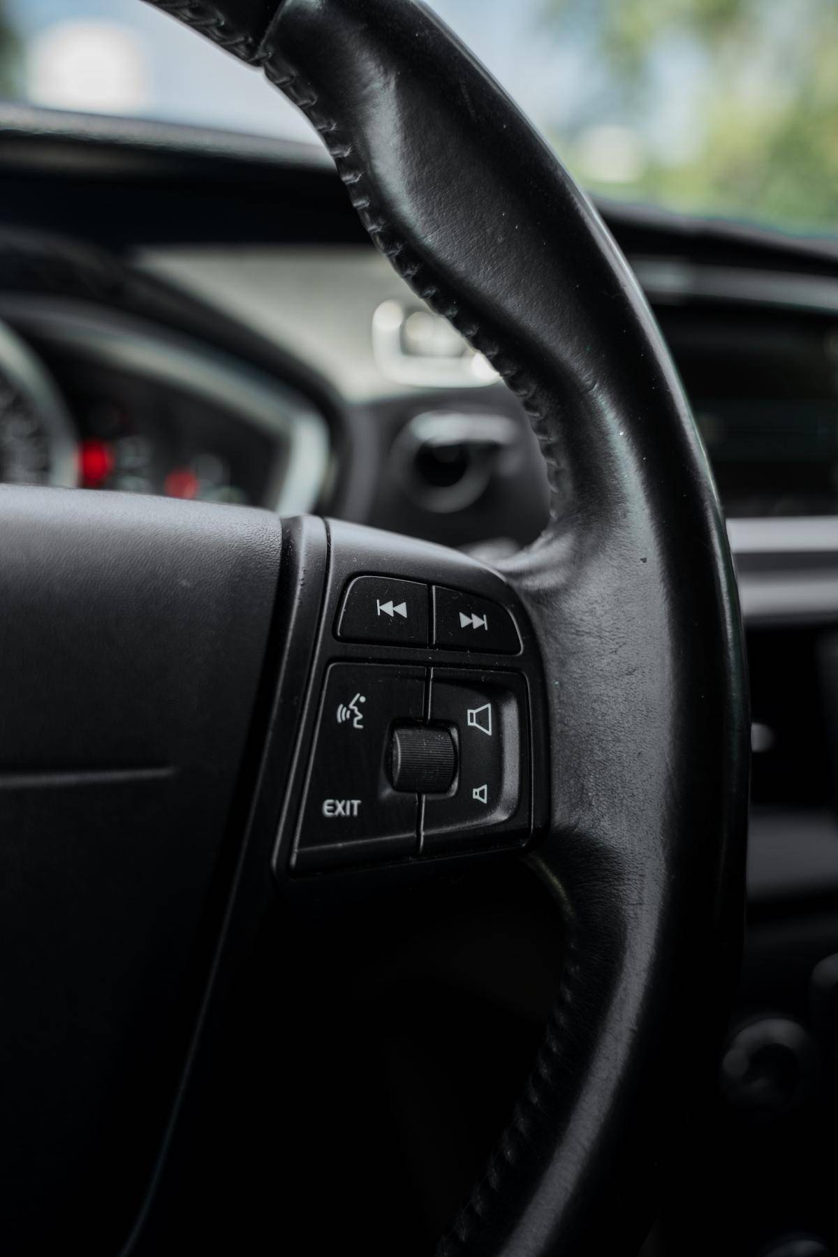 volvo-v40-2014-diesel-1560cc