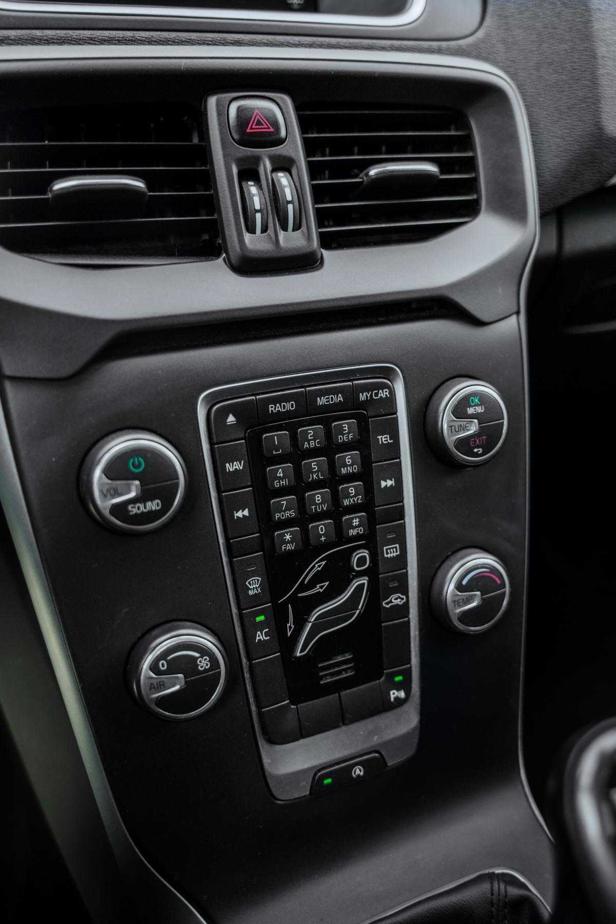 volvo-v40-2014-diesel-1560cc