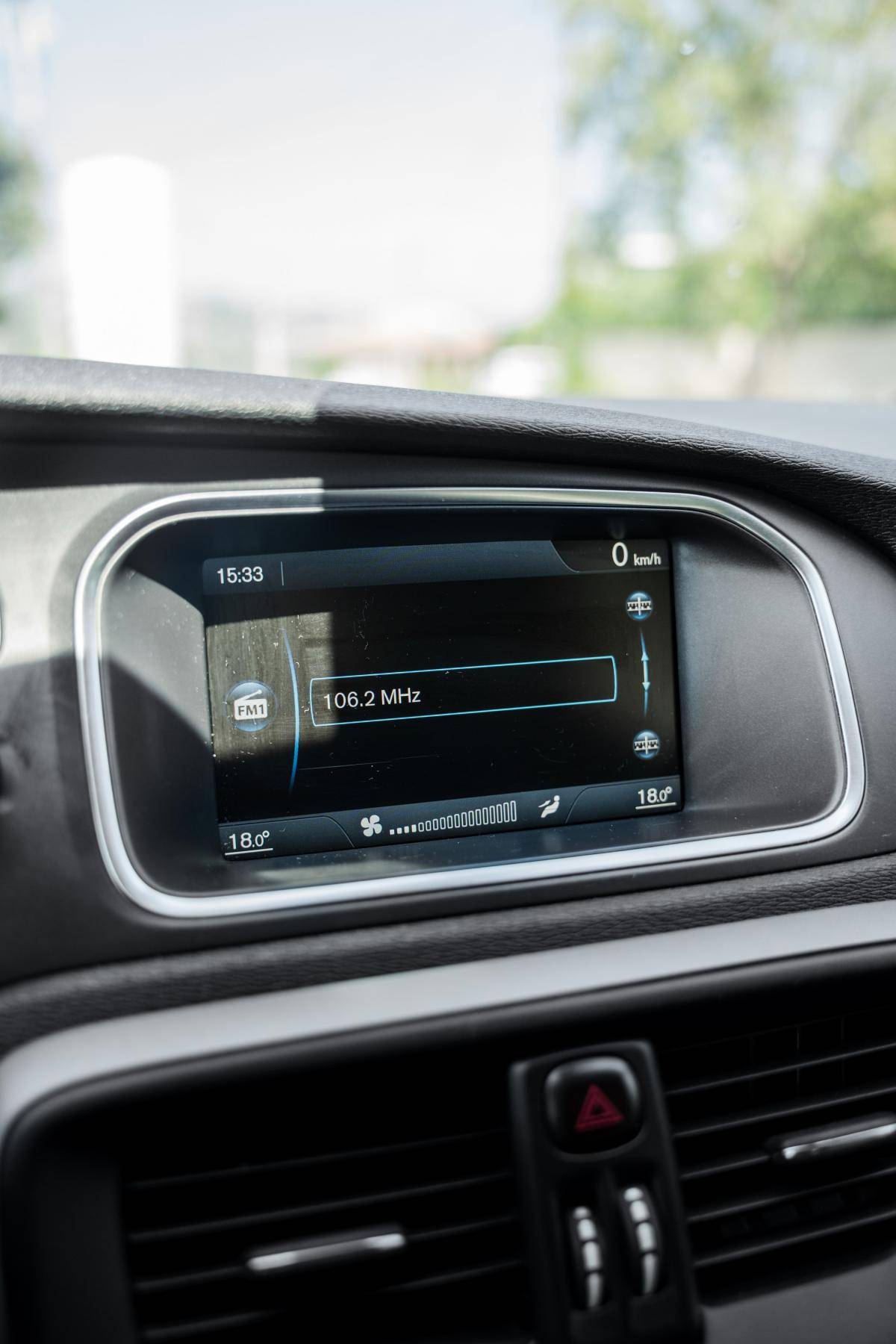 volvo-v40-2014-diesel-1560cc