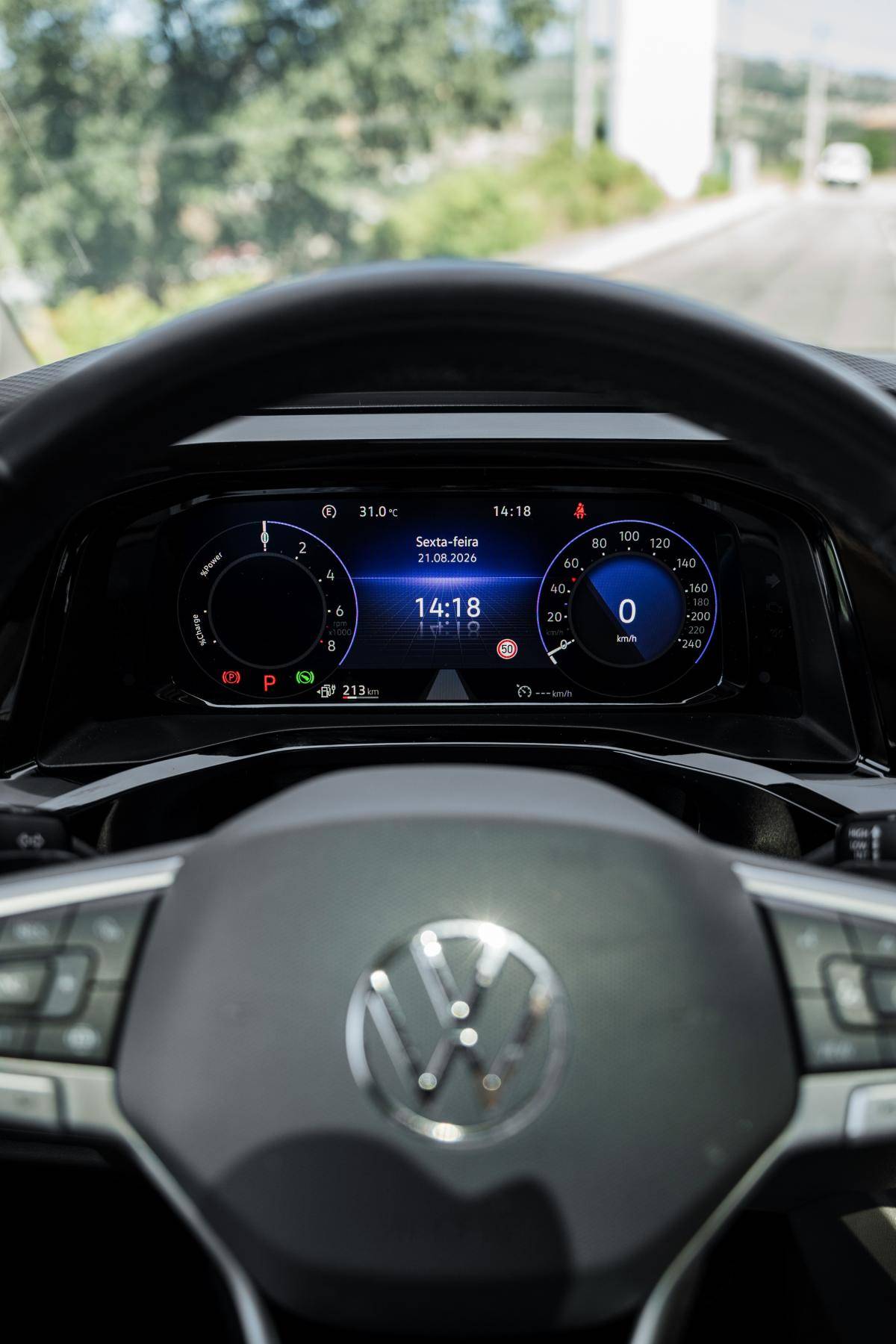 volkswagen-multivan-2024-hibrido-a-gasolina-1395cc