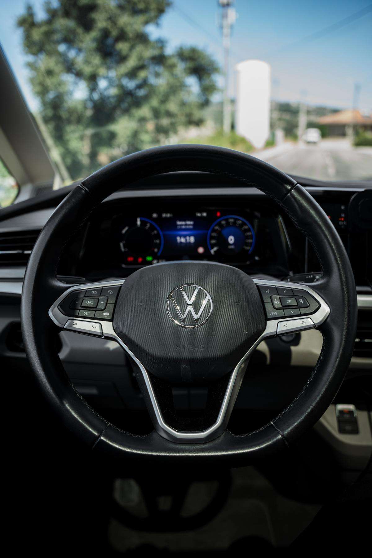 volkswagen-multivan-2024-hibrido-a-gasolina-1395cc