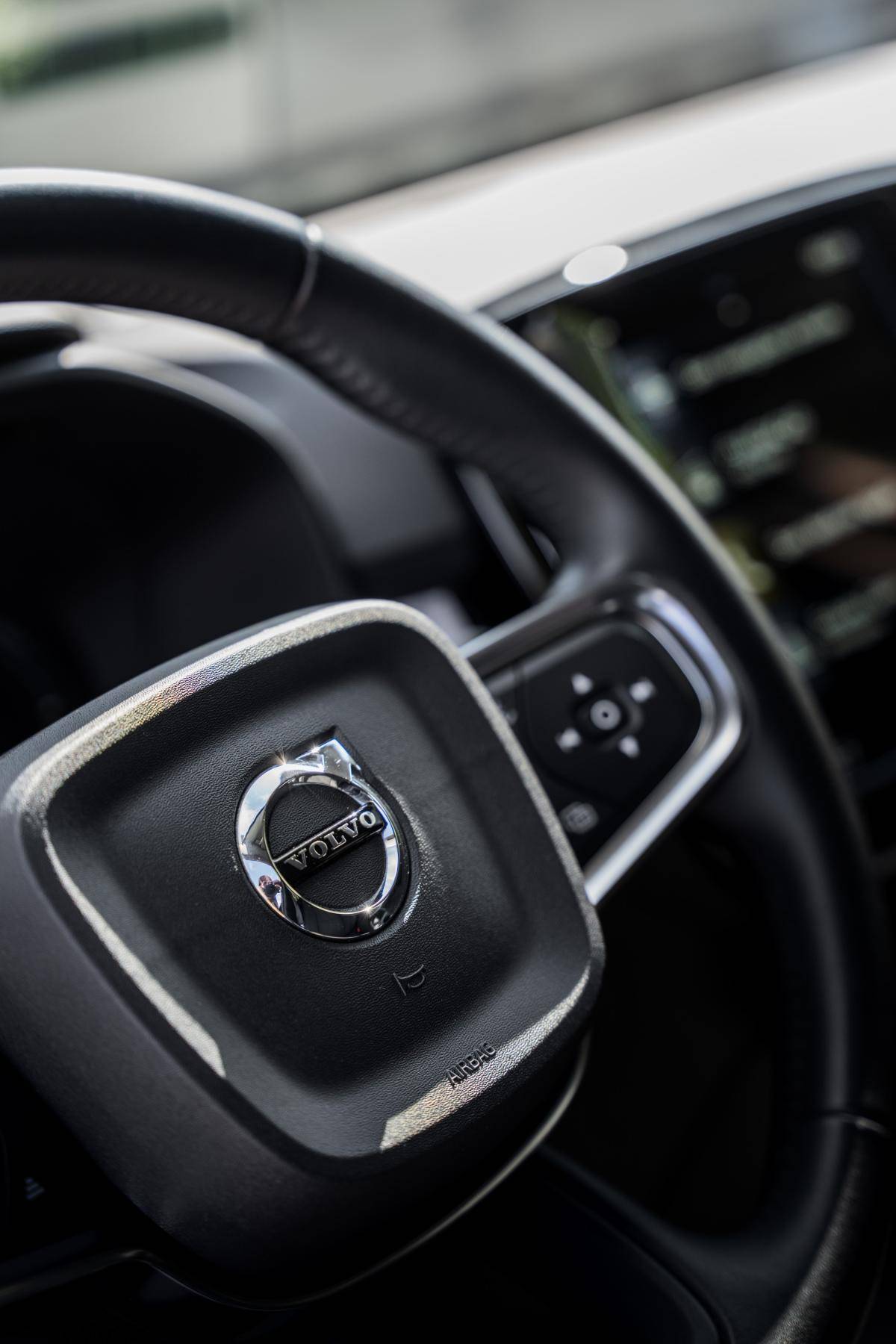 volvo-xc40-2021-hibrido-a-gasolina-1477cc