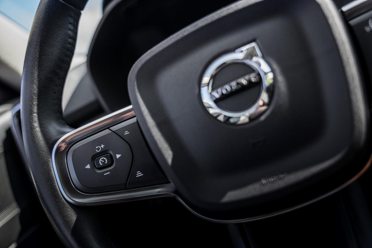 volvo-xc40-2021-hibrido-a-gasolina-1477cc
