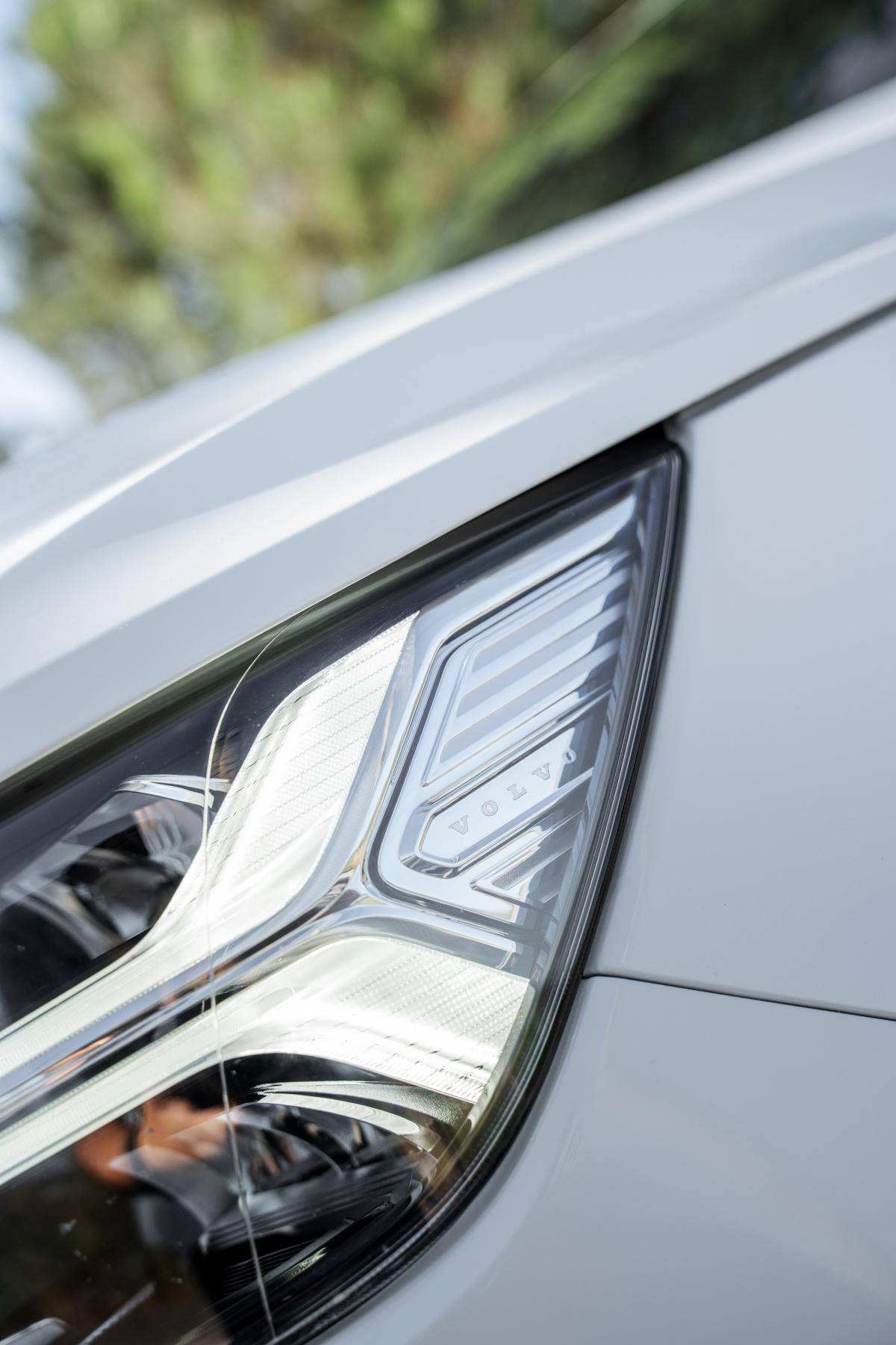 volvo-xc40-2022-hibrido-a-gasolina-1477cc
