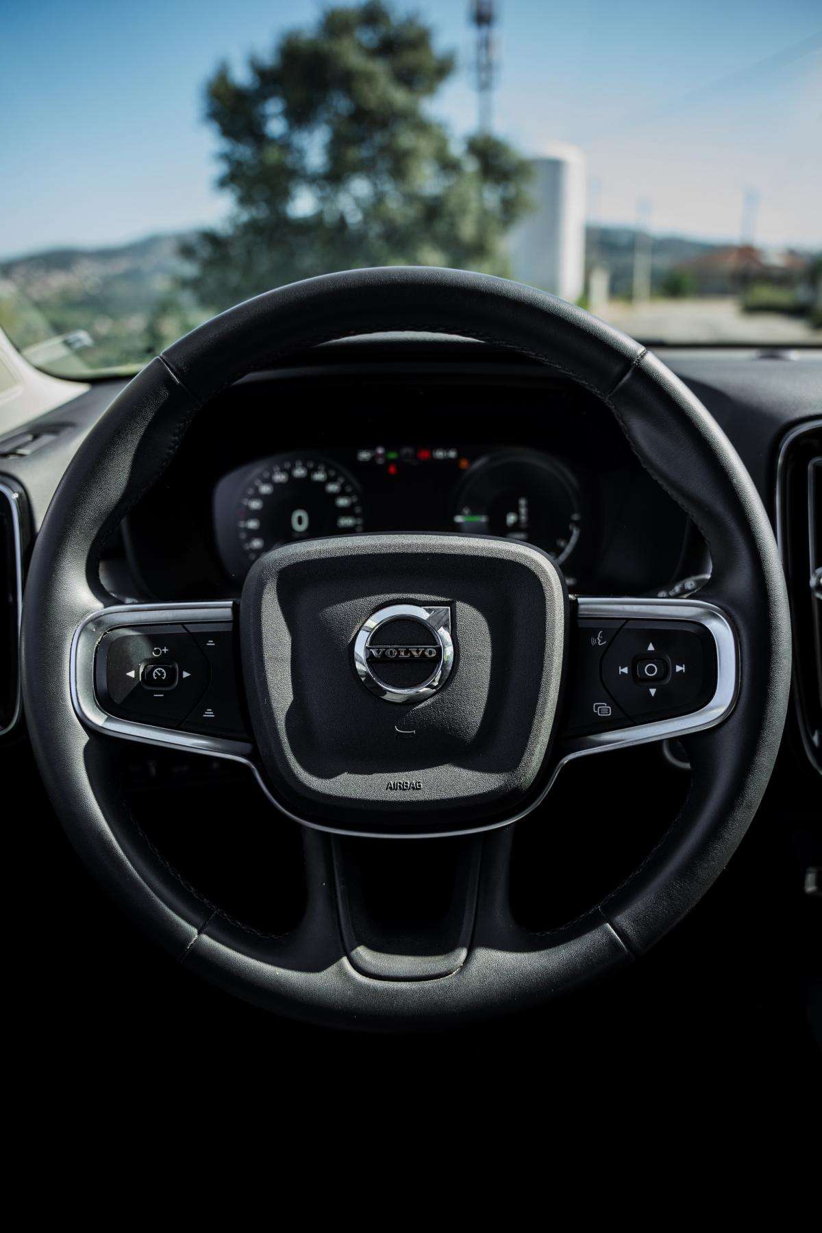 volvo-xc40-2022-hibrido-a-gasolina-1477cc