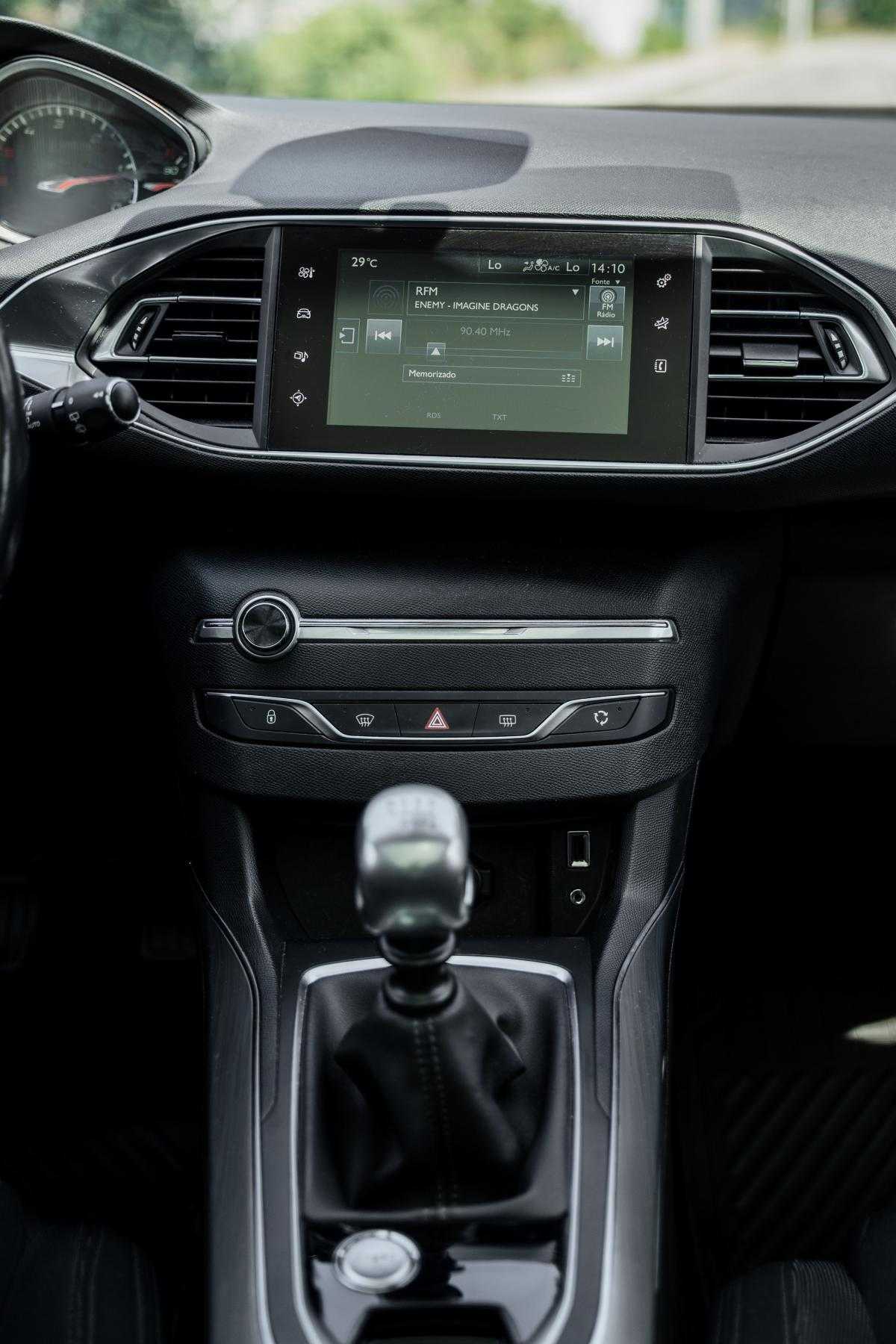 peugeot-308-sw-2015-diesel-1560cc